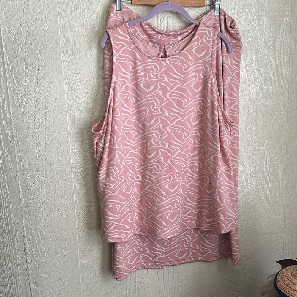 Nordstrom skirt set size 2X, color pink and white